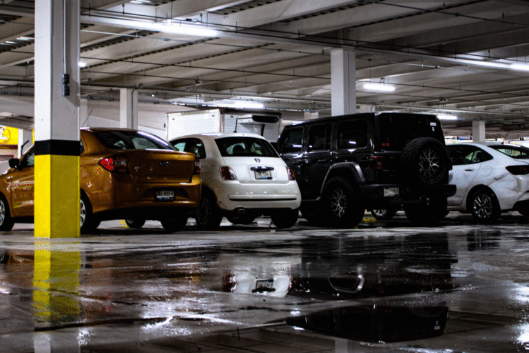 Estacionamientos de la capital subirán un peso en 2026