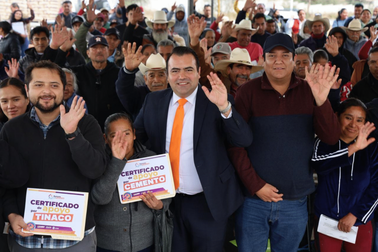 Gaspar Trueba Moncada encabezó la entrega de apoyos sociales en Colón como parte de una estrategia de bienestar comunitario.