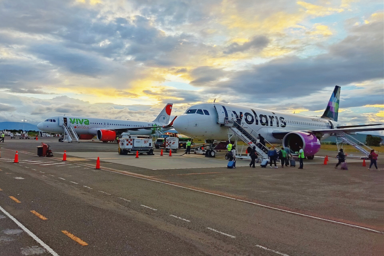 Viva Aerobus y Volaris anuncian fusión de empresas