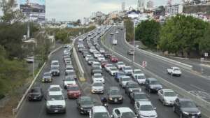 Más de 70 mil vehículos saturan Fray Junípero Serra