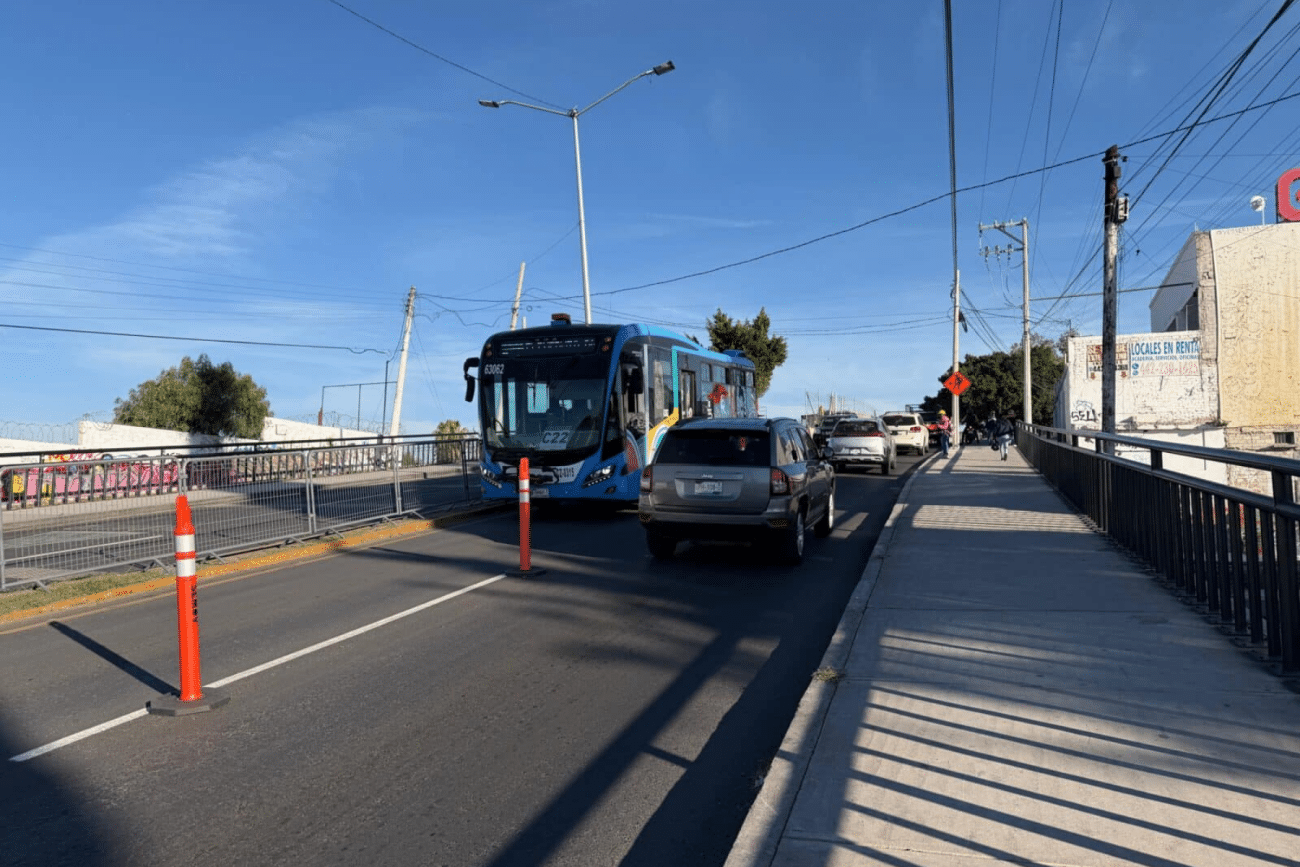AMEQ identifica tres horas pico por obras en Corregidora Norte