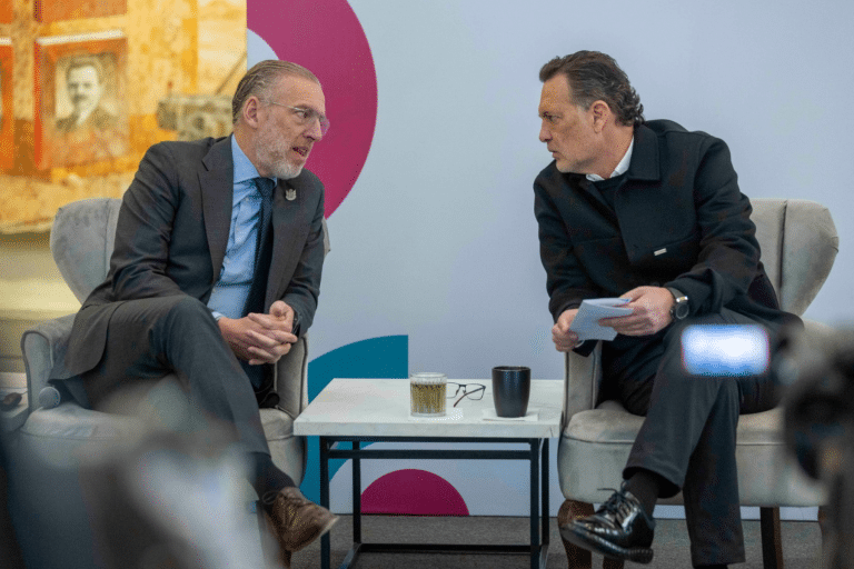 Aumentará la frecuencia del vuelo Querétaro-Madrid anuncia gobernador