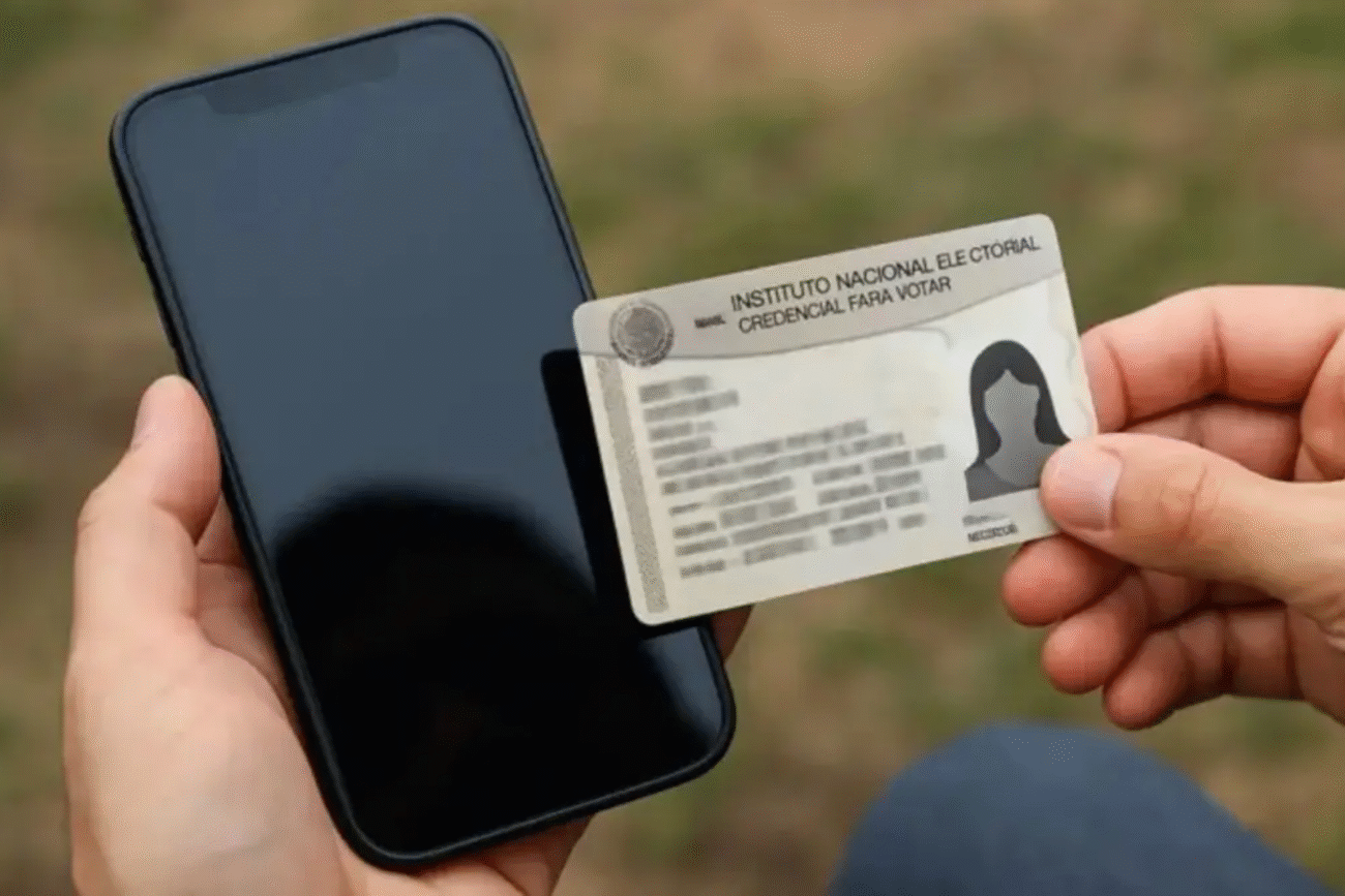 Claudia Sheinbaum descarta vigilancia y defiende el registro de líneas celulares