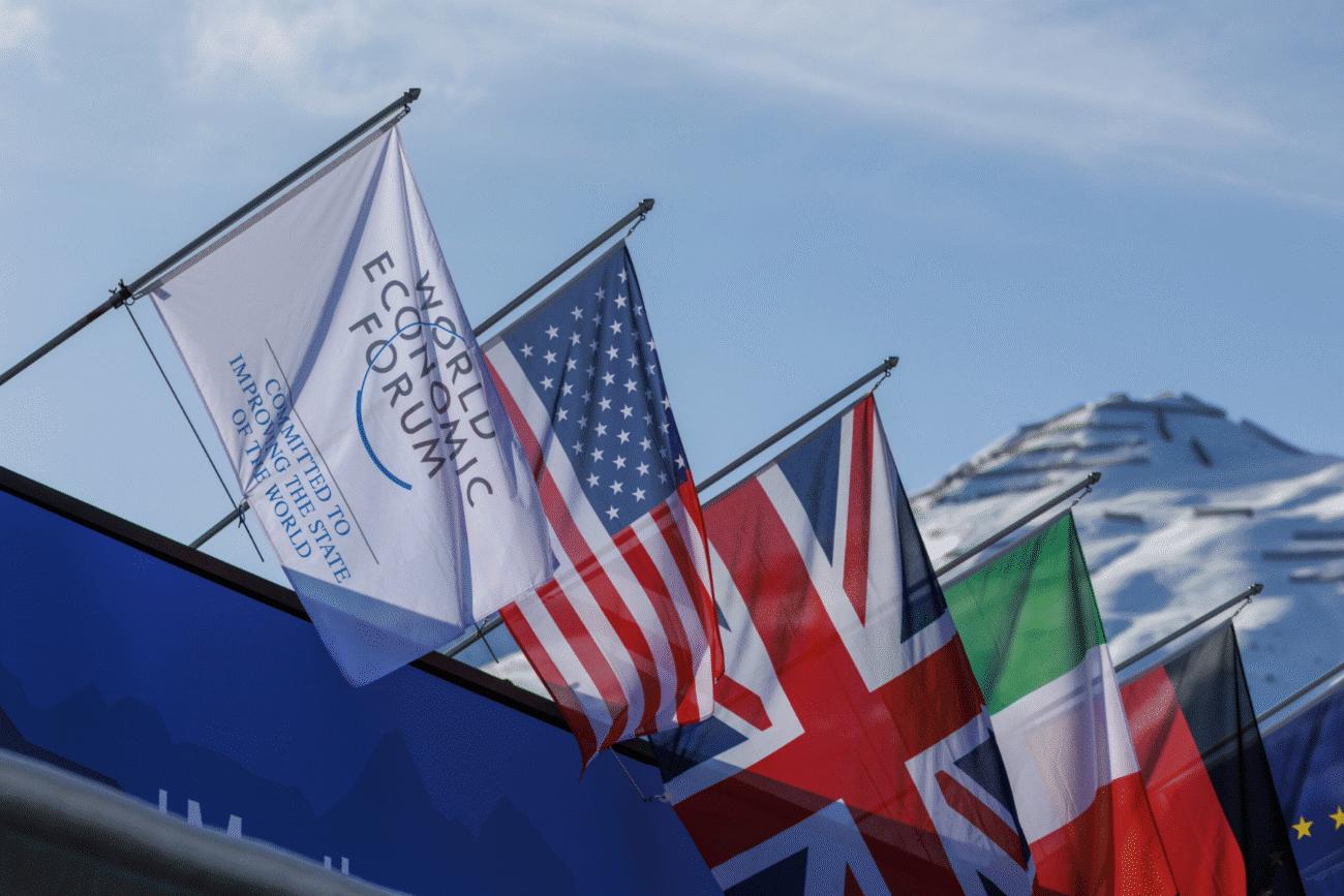 Foro Económico Mundial de Davos eleva la tensión entre Trump, Macron y Carney