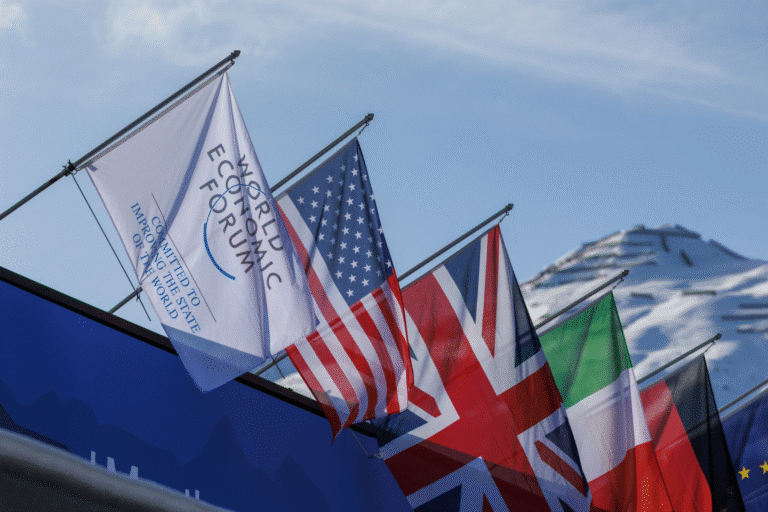 Foro Económico Mundial de Davos eleva la tensión entre Trump, Macron y Carney