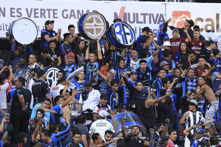 Gallos Blancos prolongan veto a barras por dos años más