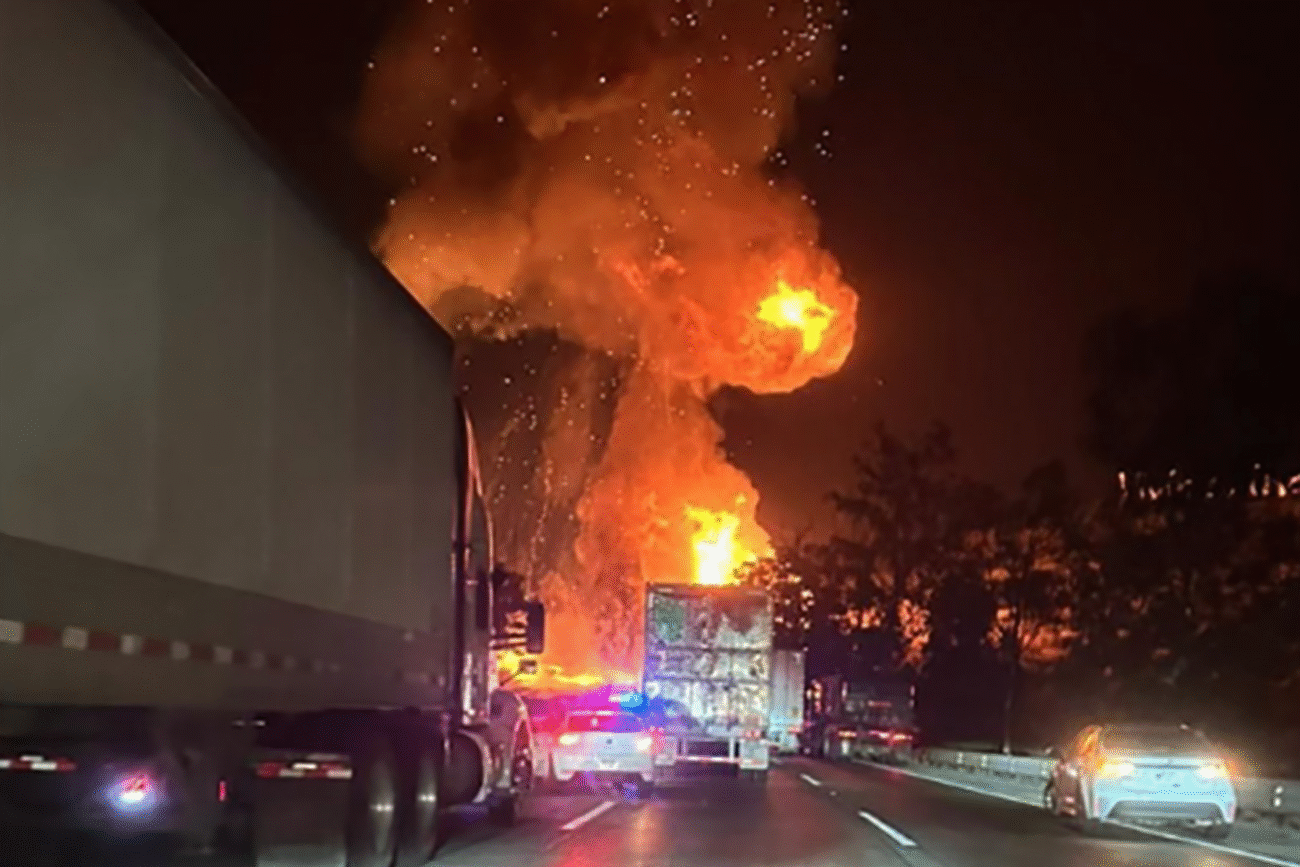 Reabren la México-Querétaro tras ocho horas paralizada por la explosión de pipa de gas