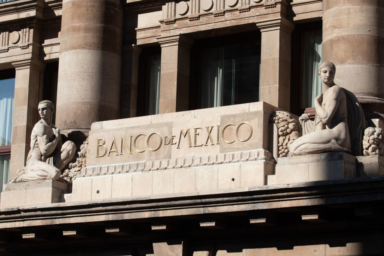 Banxico mantiene la tasa de interés en 7% y pausa recortes ante persistencia inflacionaria