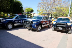 Gaspar Trueba entrega patrullas y equipamiento policial en Colón por 9 MDP