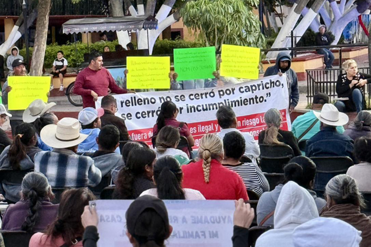 Pobladores de Peñamiller toman de la Presidencia municipal en presión a Alcaldesa