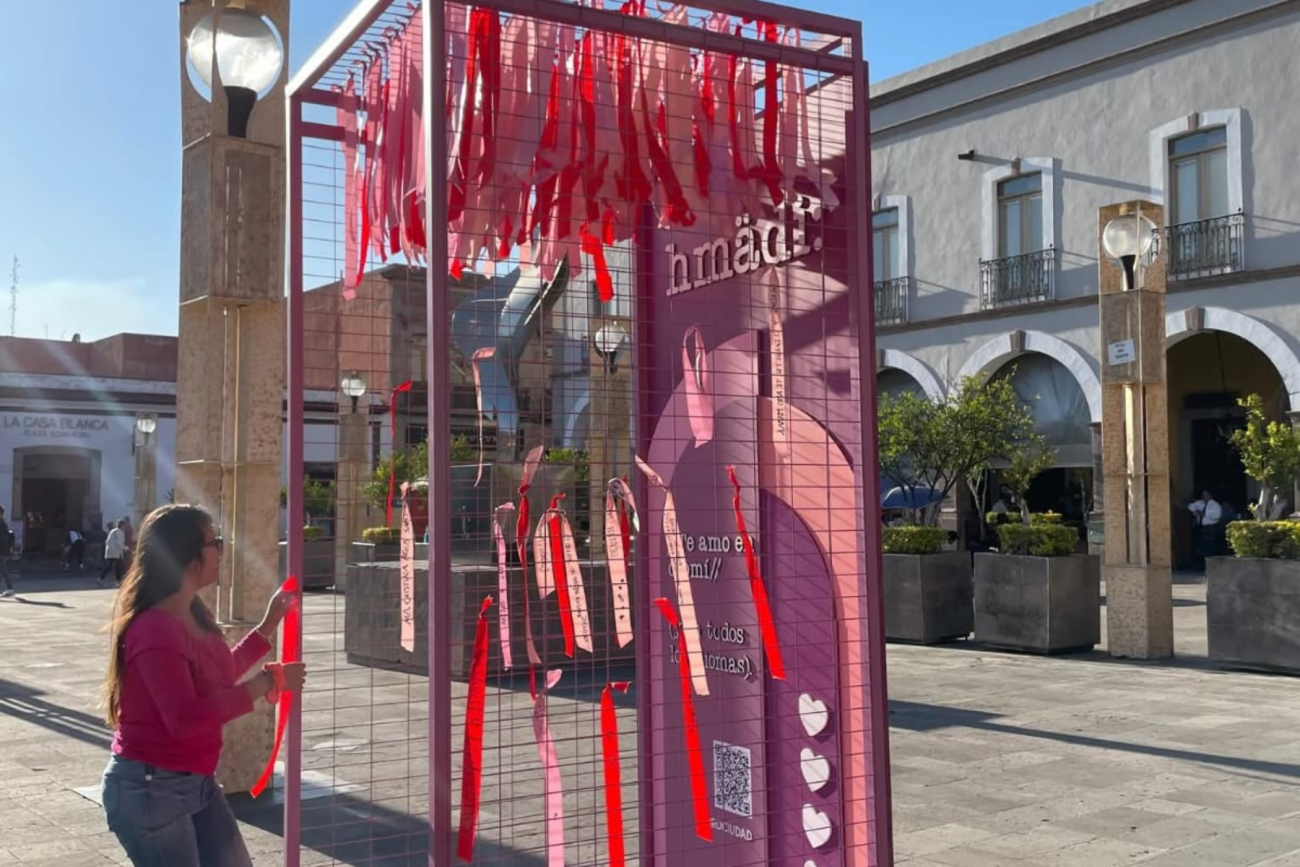 Querétaro impulsa turismo de romance en el Día del Amor y la Amistad con cabinas en el Centro Histórico