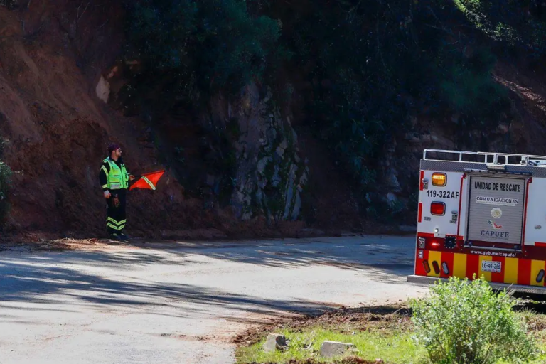 Reportan incidente en la Sierra y alertan por “ponchallantas” en carretera federal 120