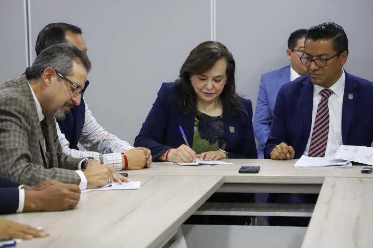 UAQ y STEUAQ acuerdan incremento salarial y evitan huelga