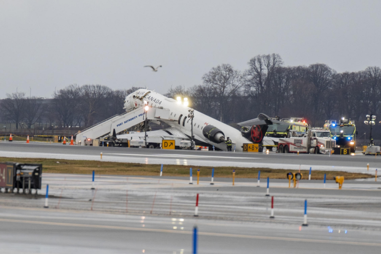 Accidente de un Air Canada en aeropuerto LaGuardia de Nueva York deja víctimas mortales