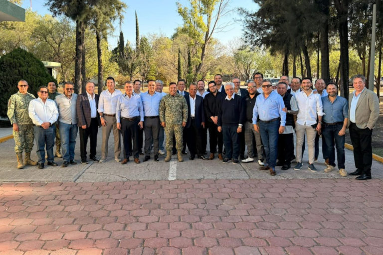 Comandante José Lira Hernández se deslinda de reunión polémica en Querétaro y exige disculpa pública