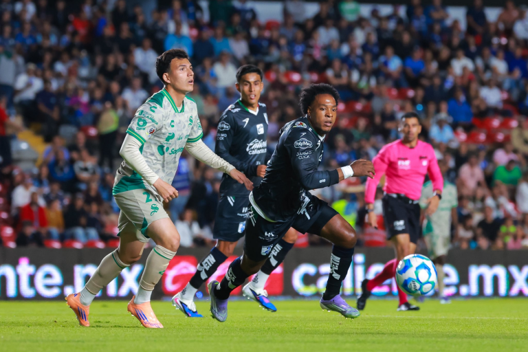 Gallos Blancos empatan 2-2 con Santos en casa durante la Jornada 8