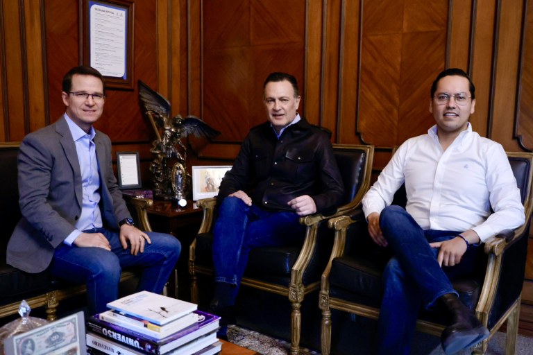 Mauricio Kuri González y Ricardo Anaya dialogan en Palacio de Gobierno