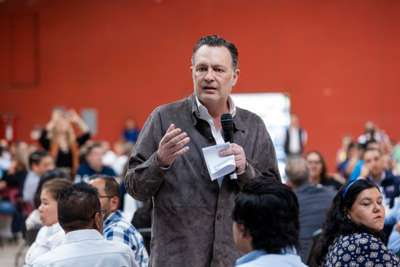 Mauricio Kuri destaca resultados de limitar teléfonos celulares dentro de las escuelas