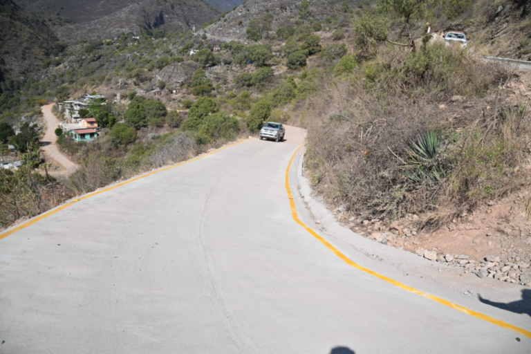 Reconstrucción de caminos en Sierra Gorda alcanza 95% de avance