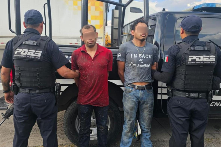 Tractocamión es recuperado tras reporte de robo en El Marqués; hay dos detenidos