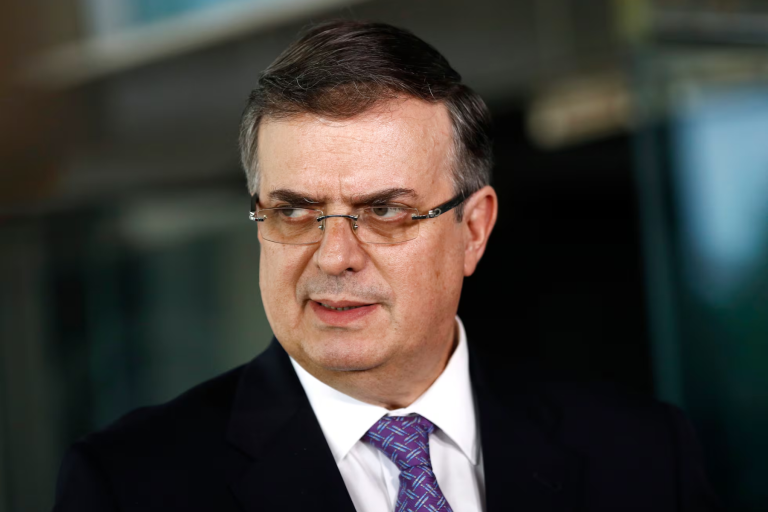 Hijo de Marcelo Ebrard tuvo estancia de seis meses en la embajada de México en Londres