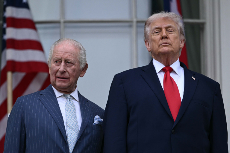 Rey Carlos ironiza sobre EE.UU. durante cena con Trump en la Casa Blanca