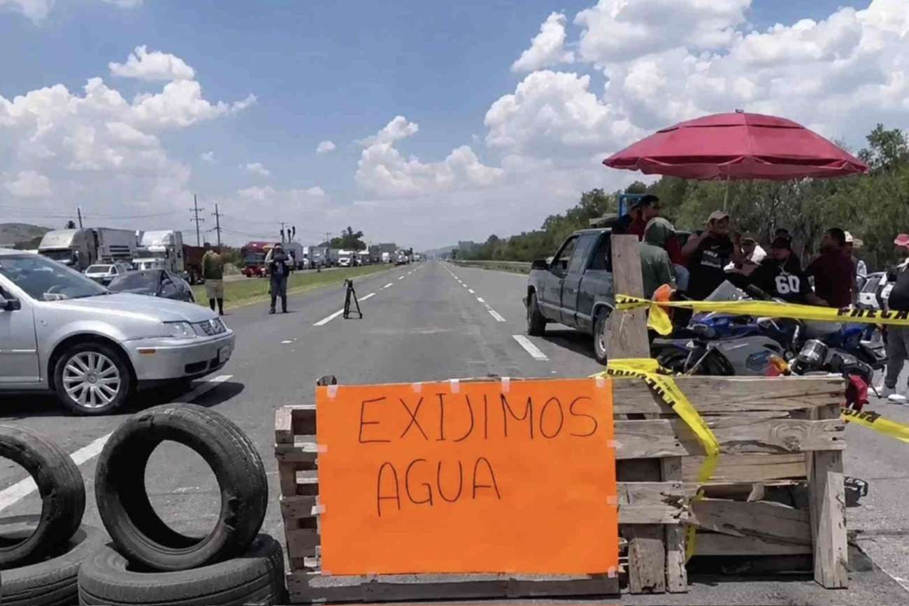 Bloqueo de la Querétaro-San Luis en Santa Rosa Jáuregui cumple 24 horas sin acuerdo