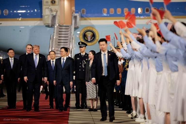 Donald Trump llega a China para fortalecer diálogo comercial y político