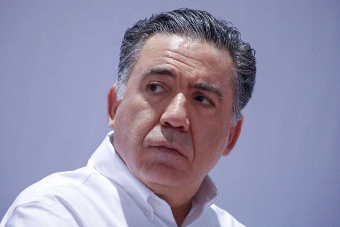 Enrique Inzunza regresa al Senado horas después de solicitar licencia