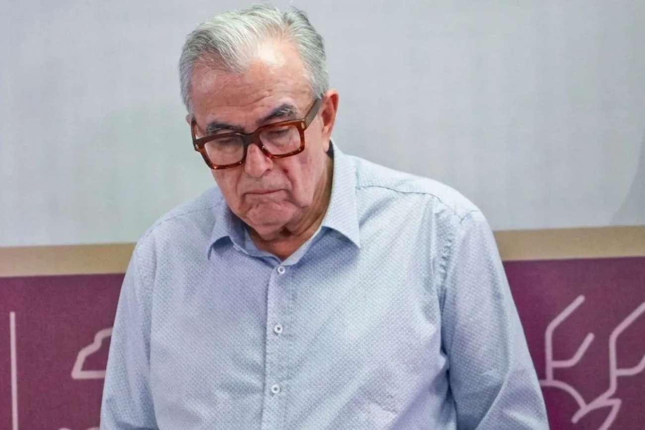 Fiscalía recibe declaración de Rubén Rocha Moya por acusaciones ligadas a Sinaloa