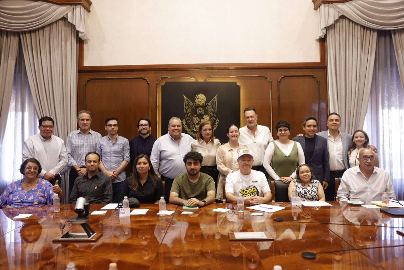 Mauricio Kuri dialoga con colectivos sobre movilidad en Querétaro
