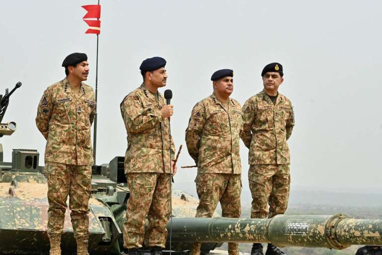 Pakistán refuerza presencia militar en Arabia Saudita con despliegue de 8 mil soldados