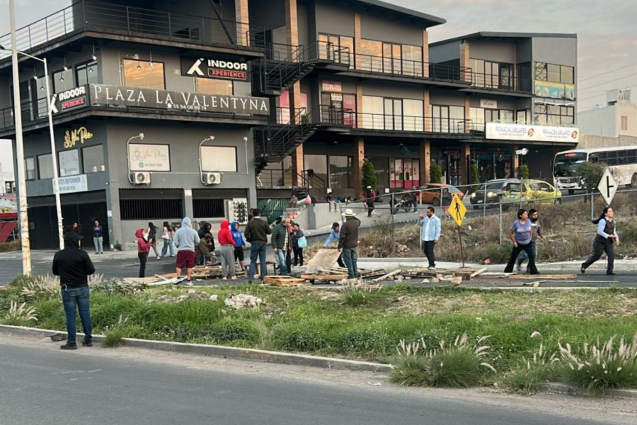 Realizan desalojo de paracaidistas en El Marqués