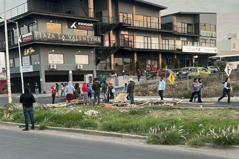 Realizan desalojo de paracaidistas en El Marqués