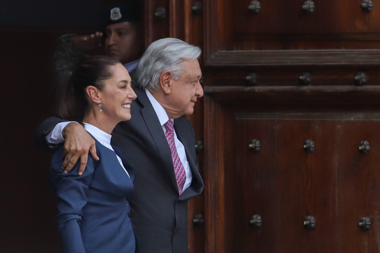 Sheinbaum descarta reunión con AMLO durante gira en Palenque, Chiapas
