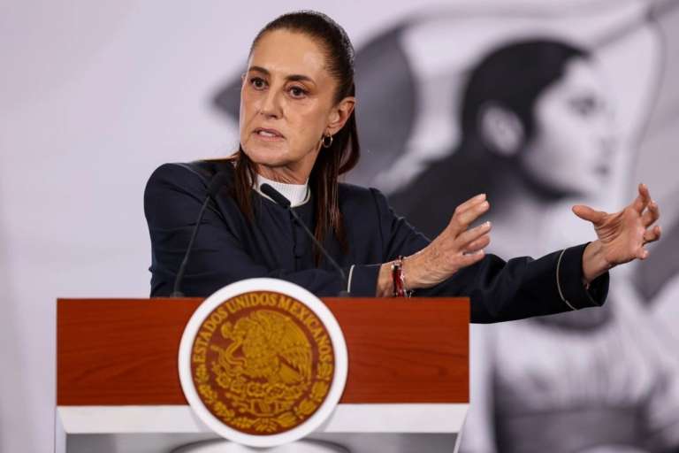 Sheinbaum destaca superávit comercial y récord de inversión extranjera en México