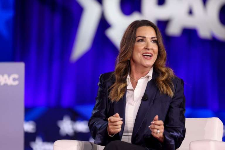 Sheinbaum pospone reunión con Sara Carter por ajustes de agenda bilateral