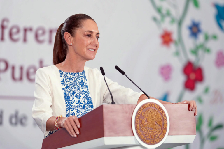 Sheinbaum rechaza “pedir línea” a López Obrador en gira por Palenque, Chiapas