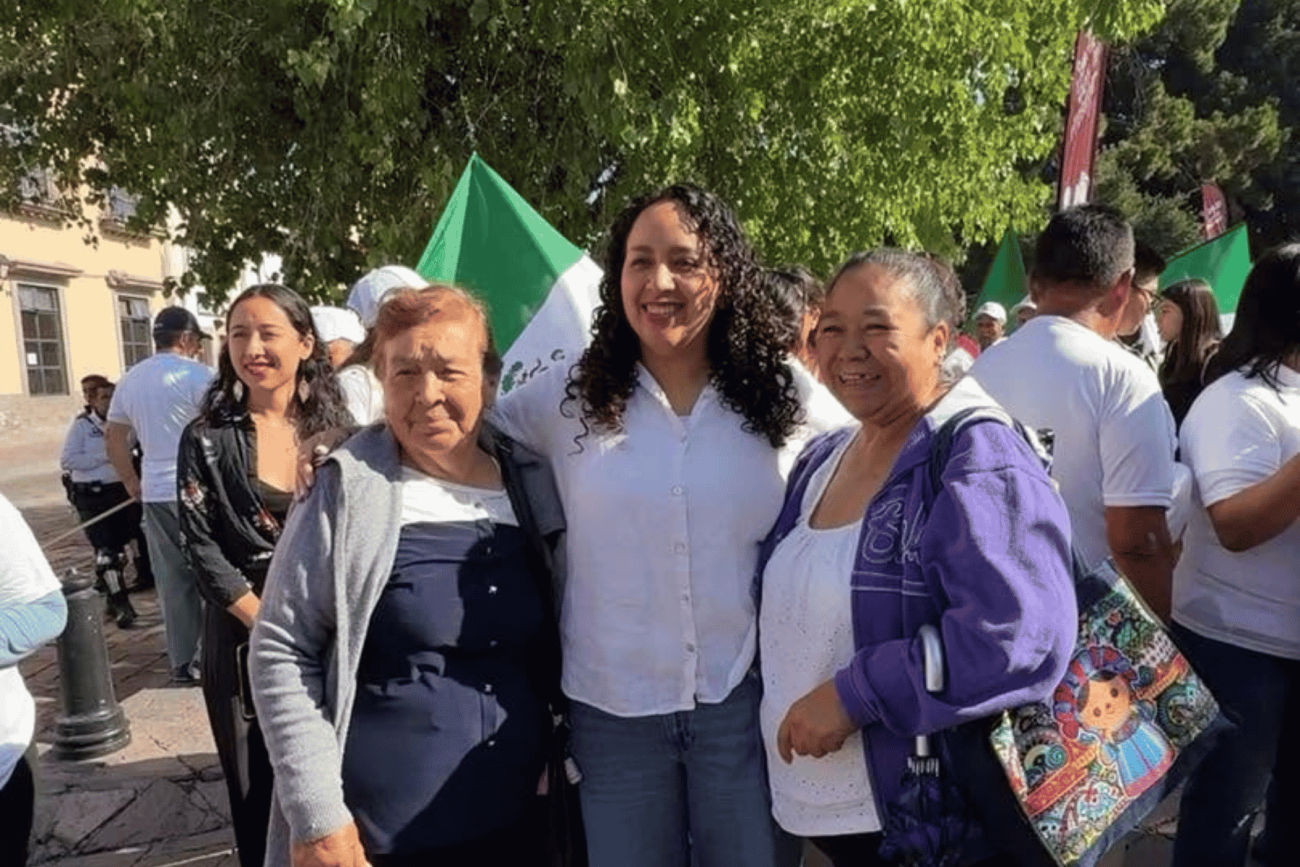 Astrid Ortega pide licencia para registrarse como aspirante a la gubernatura