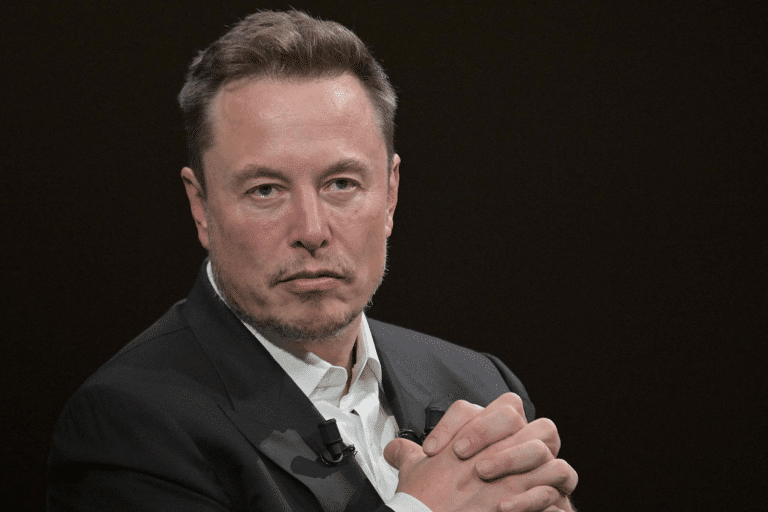 Elon Musk podría convertirse en el primer billonario de la historia, según informe internacional