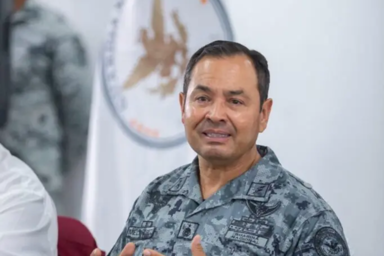 Guardia Nacional en Querétaro refuerza seguridad carretera con paraderos seguros