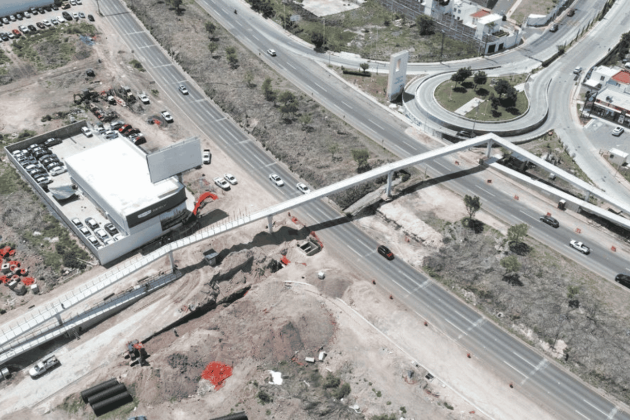 Puente peatonal en Anillo Vial Fray Junípero Serra supera 70% de avance: CEI