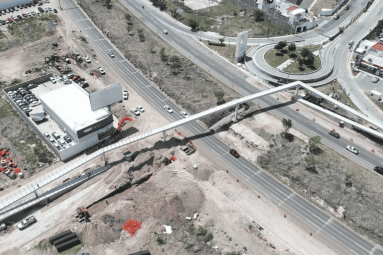 Puente peatonal en Anillo Vial Fray Junípero Serra supera 70% de avance: CEI