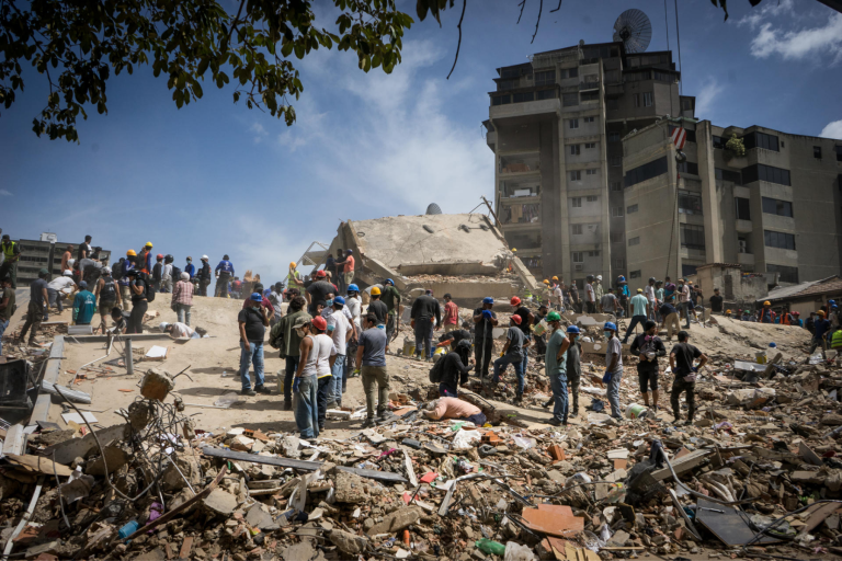 Terremotos en Venezuela dejan 589 muertos y casi 3 mil heridos; continúan labores de rescate