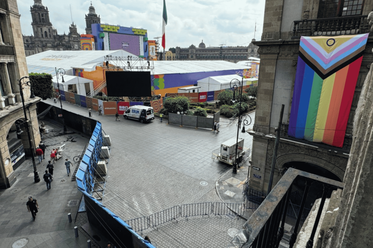 Zócalo permanece blindado previo al Mundial mientras aficionados esperan ingresar al Fan Fest