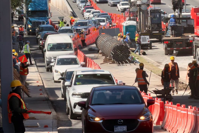 Bernardo Quintana reduce 50% su flujo vehicular por obras del Tren México-Querétaro
