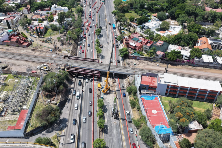 Bernardo Quintana alcanza 50% de avance de obras del tren México-Querétaro