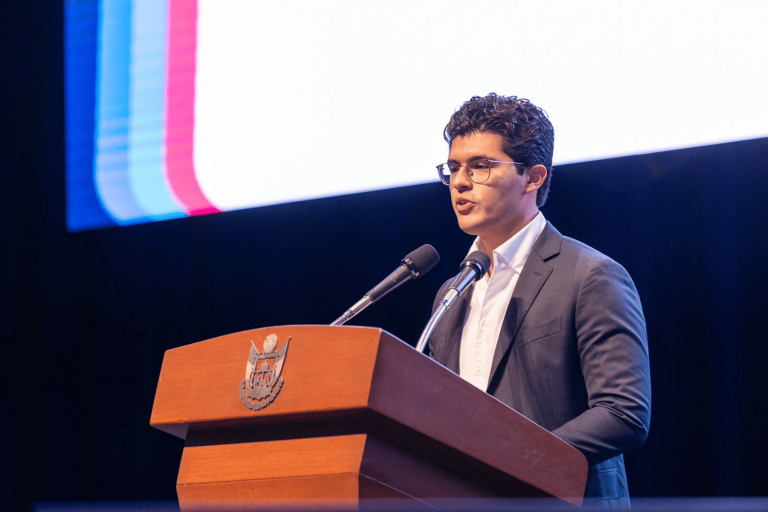 CECA atiende primer caso de adicción digital y alerta sobre señales en jóvenes