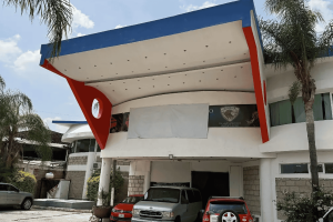 Clausuran colegio militarizado en Corregidora por operar sin licencia de funcionamiento