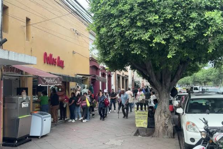 Comerciantes reportan caída de hasta 80% en ventas en el Centro Histórico